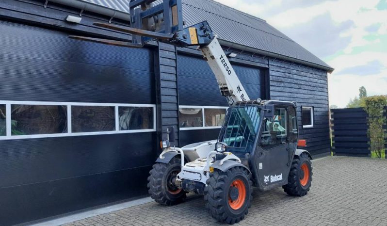 Bobcat T 2250 verreiker met vorken full