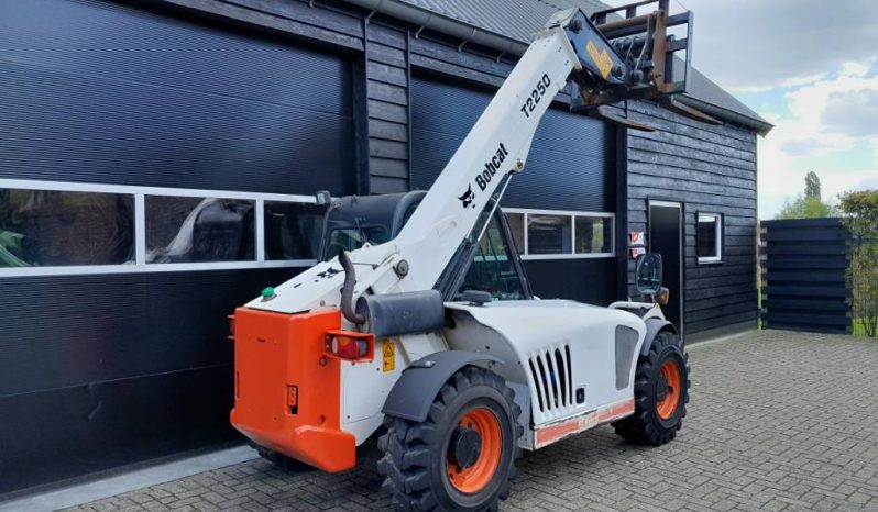 Bobcat T 2250 verreiker met vorken full