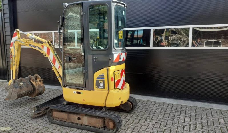 Komatsu PC 18 MR-3 minigraver met 3 bakken full