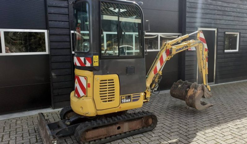 Komatsu PC 18 MR-3 minigraver met 3 bakken full