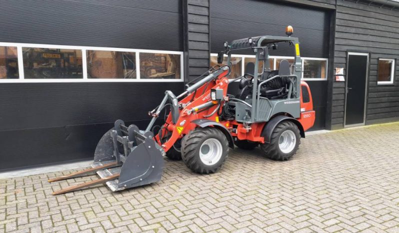 Weidemann 1280 minishovel 33uur met bak en vorken vol