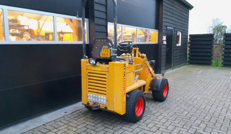 Knikmops 90 minishovel puinbak palletvorken en tegelriek vol