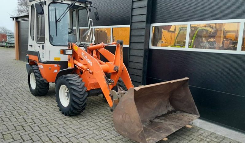 Kubota R 420 midi shovel met bak en vorken vol